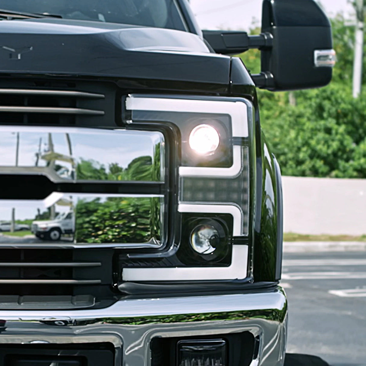 Ford Super Duty 17-19 Projector Headlights White OLED DRL, Scanning Amber LED Turn Signals - SMOKED LENS