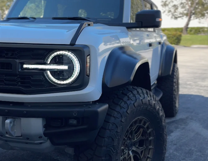 Ford Bronco 21-25 LED Projector Headlights w/ Ultra High Power LED High/Low Beams & White OLED DRL w/ Start-Up Lighting Sequence & Scanning Amber LED Turn Signals - Smoked Lens