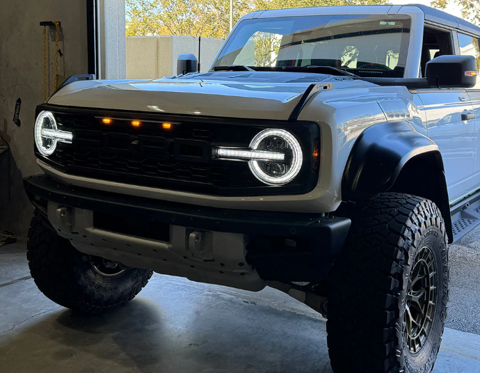 Ford Bronco 21-25 LED Projector Headlights w/ Ultra High Power LED High/Low Beams & White OLED DRL w/ Start-Up Lighting Sequence & Scanning Amber LED Turn Signals - Smoked Lens