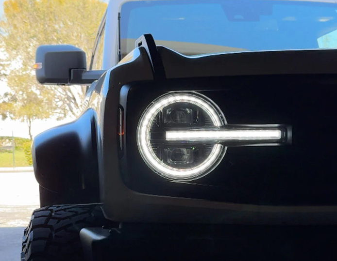 Ford Bronco 21-25 LED Projector Headlights w/ Ultra High Power LED High/Low Beams & White OLED DRL w/ Start-Up Lighting Sequence & Scanning Amber LED Turn Signals - Smoked Lens