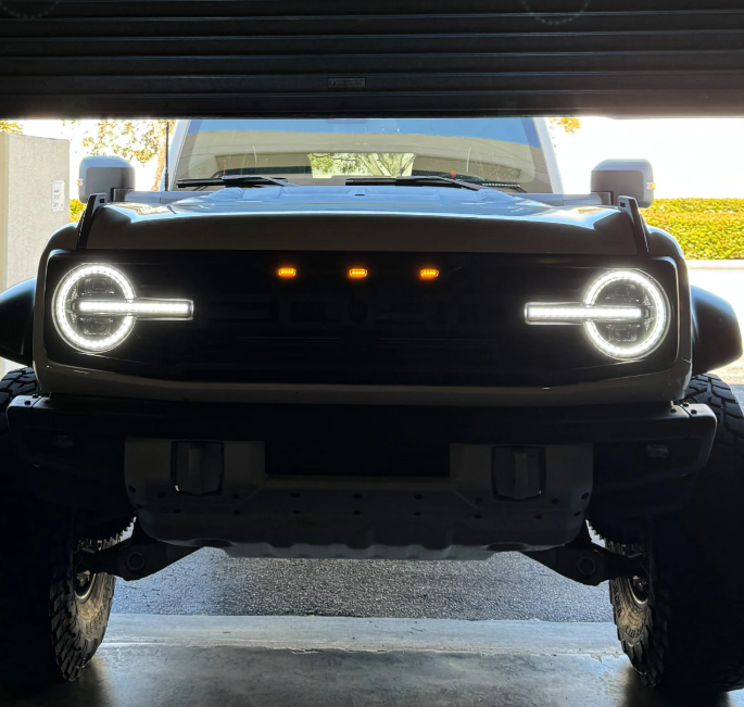 Ford Bronco 21-25 LED Projector Headlights w/ Ultra High Power LED High/Low Beams & White OLED DRL w/ Start-Up Lighting Sequence & Scanning Amber LED Turn Signals - Smoked Lens