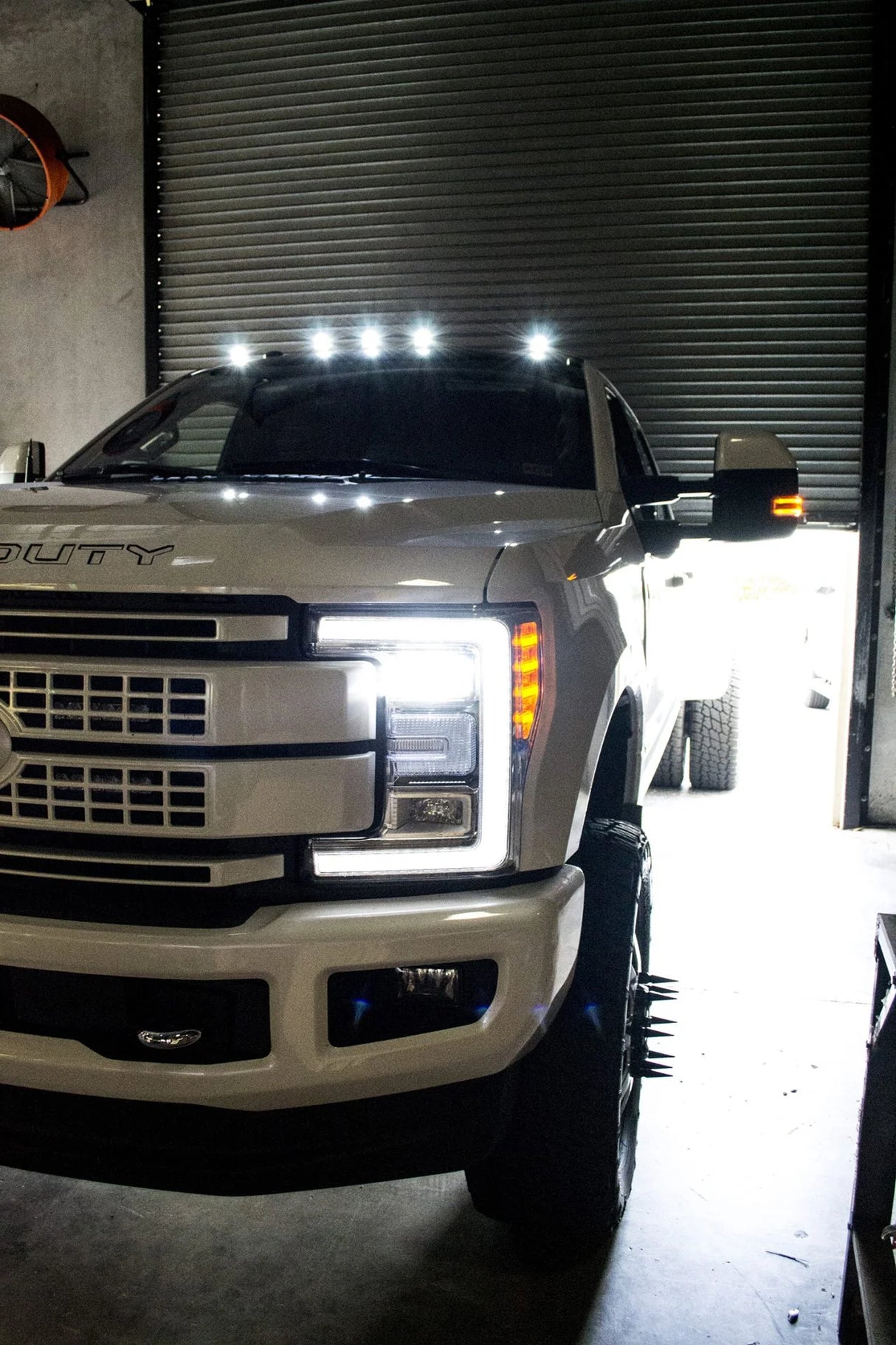 Ford Super Duty 17-22 (5-Piece Set) Cab Roof Light Kit in White High-Power LED with Smoked Lens (OPEN BOX)
