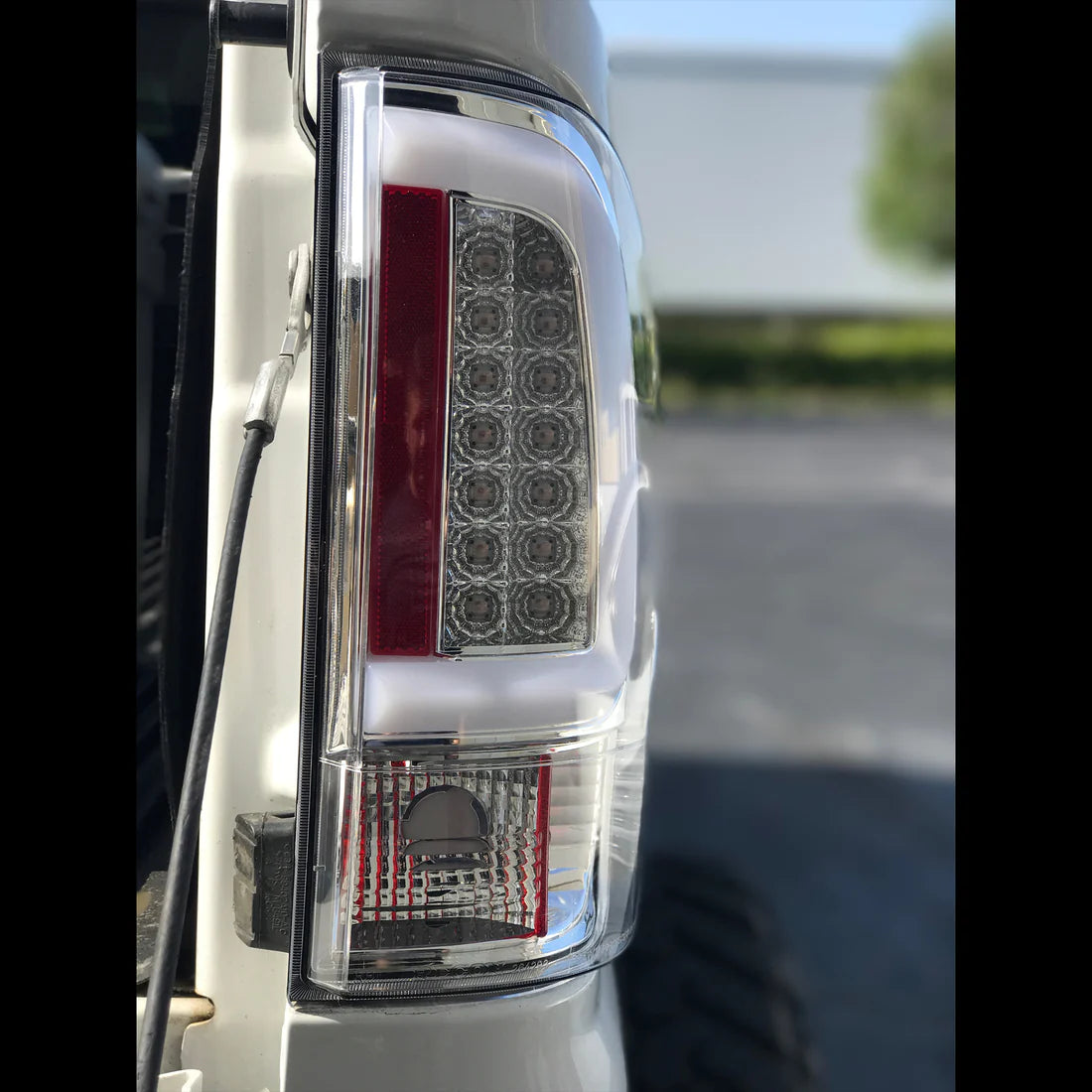 Ford Super Duty 08-16 F-250/F-350/F-450/F-550 Tail Lights OLED in Clear