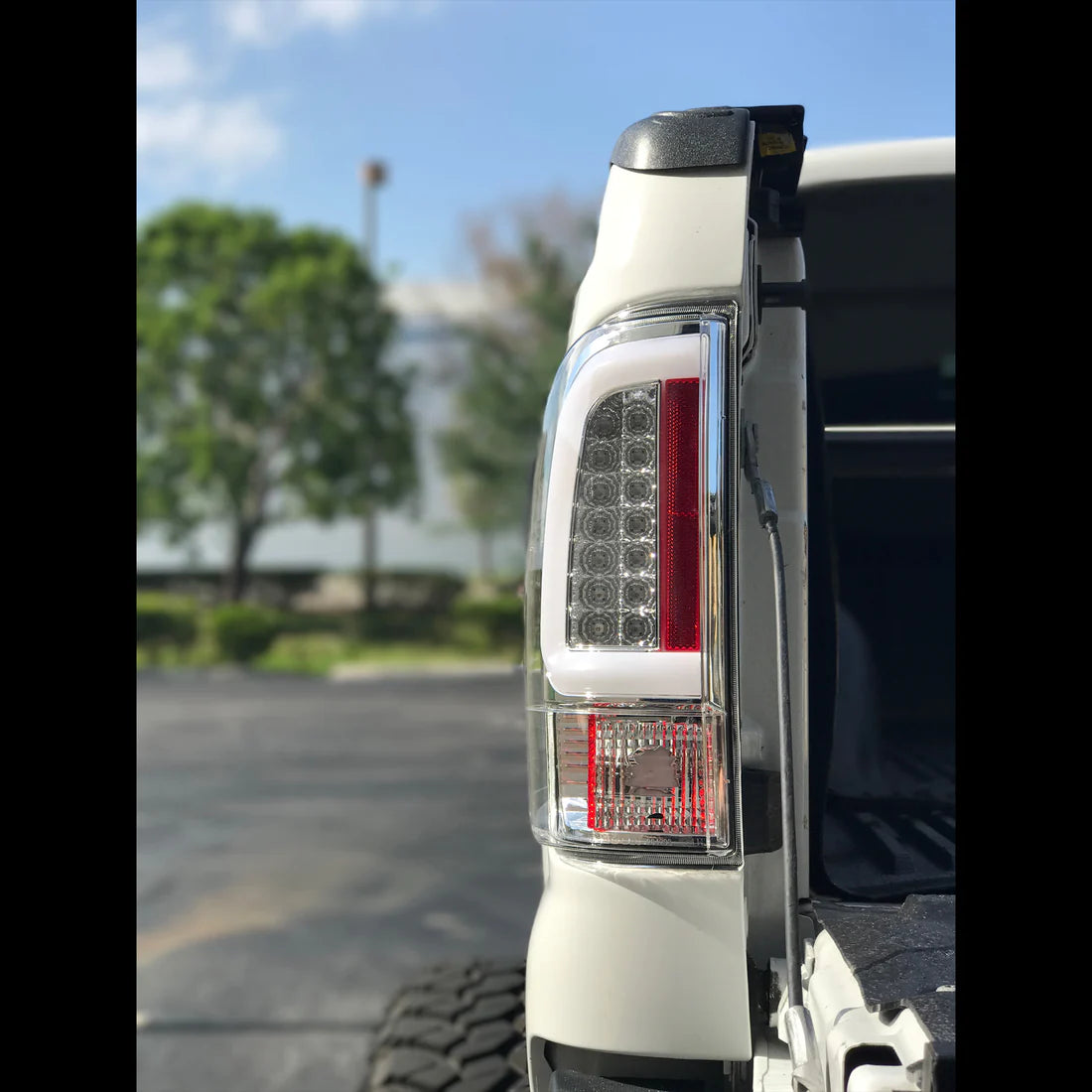 Ford Super Duty 08-16 F-250/F-350/F-450/F-550 Tail Lights OLED in Clear