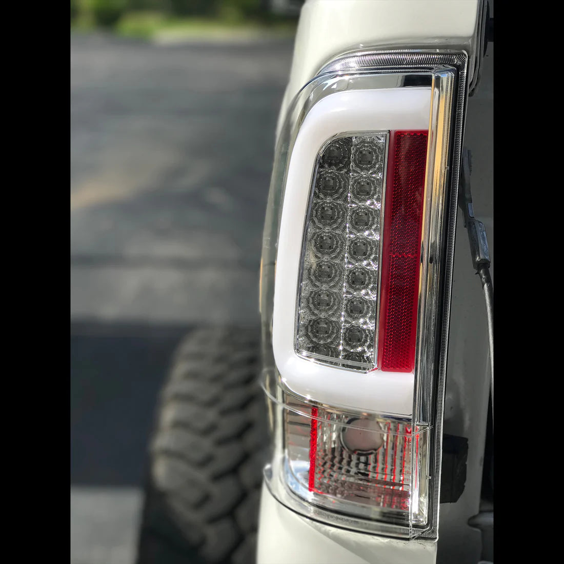 Ford Super Duty 08-16 F-250/F-350/F-450/F-550 Tail Lights OLED in Clear