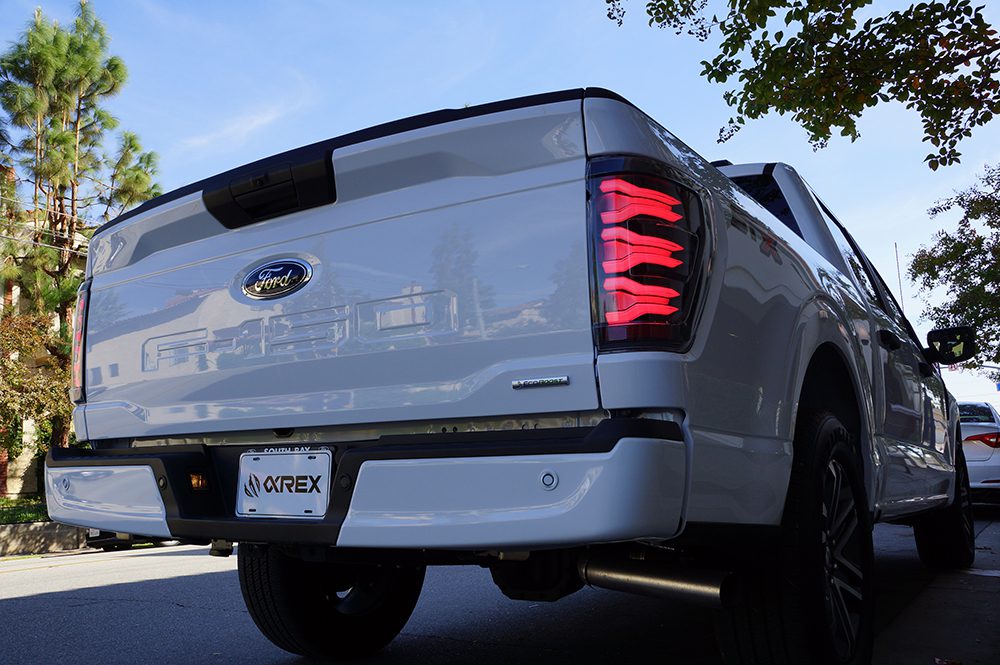 21-23 Ford F150 LUXX-Series LED Tail Lights Black-Red