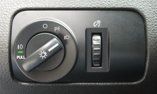 (2005-2009) FORD MUSTANG OEM-STYLE HEADLIGHT / FOGLIGHT SWITCH